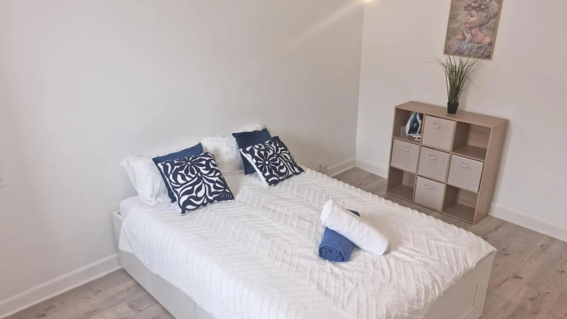 Bleu Lumiere Apaisante Apartment Montlucon